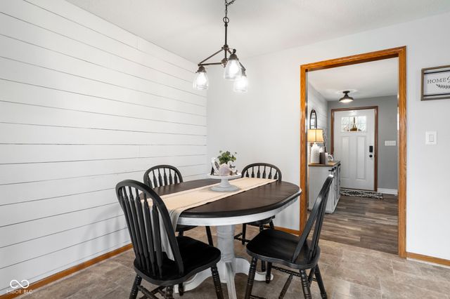 1448 N Lakeview Drive, Frankfort, IN 46041