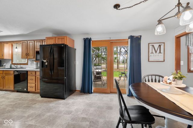 1448 N Lakeview Drive, Frankfort, IN 46041