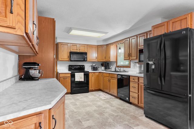 1448 N Lakeview Drive, Frankfort, IN 46041