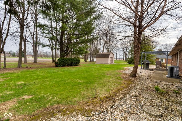 1448 N Lakeview Drive, Frankfort, IN 46041