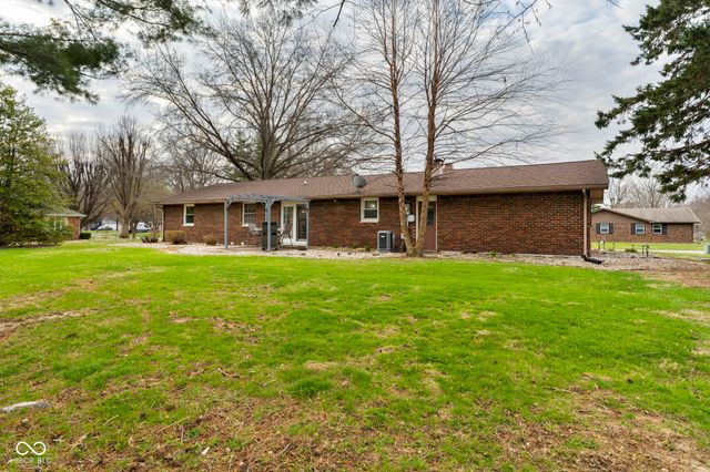 1448 N Lakeview Drive, Frankfort, IN 46041