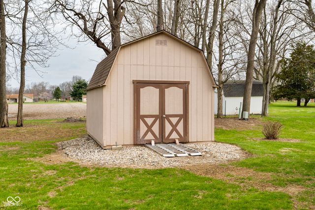 1448 N Lakeview Drive, Frankfort, IN 46041