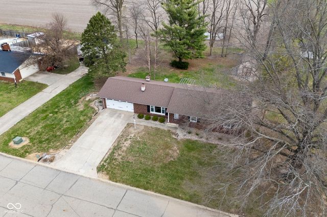 1448 N Lakeview Drive, Frankfort, IN 46041