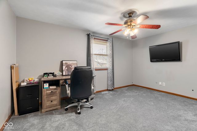 1448 N Lakeview Drive, Frankfort, IN 46041