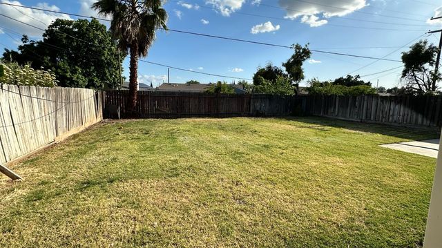2316 E Norwich Avenue, Fresno, CA 93726