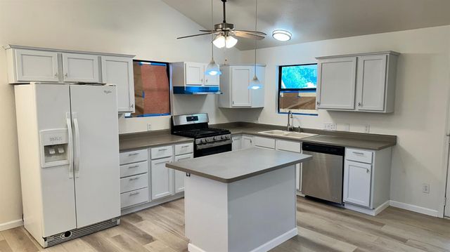 2316 E Norwich Avenue, Fresno, CA 93726