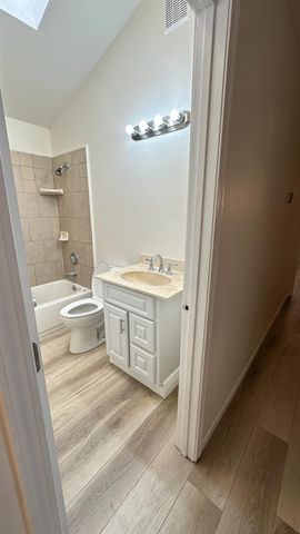 2316 E Norwich Avenue, Fresno, CA 93726