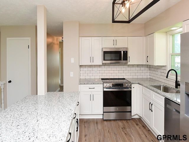 14935 L Street, Omaha, NE 68137