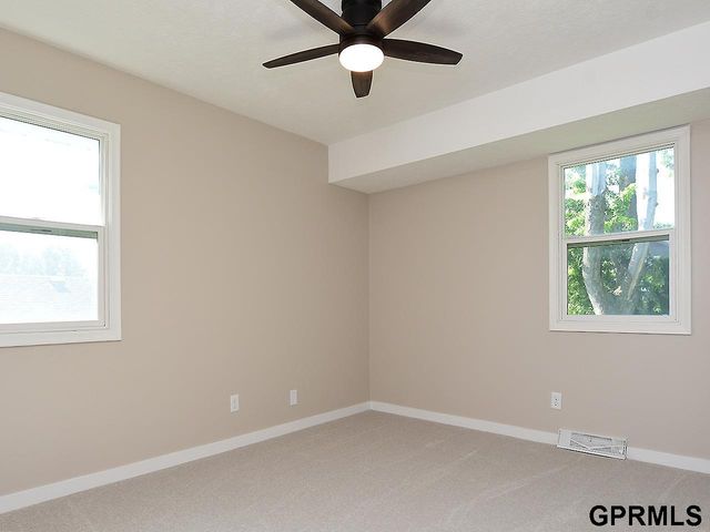 14935 L Street, Omaha, NE 68137