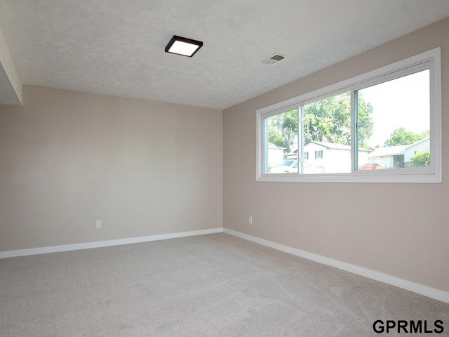 14935 L Street, Omaha, NE 68137