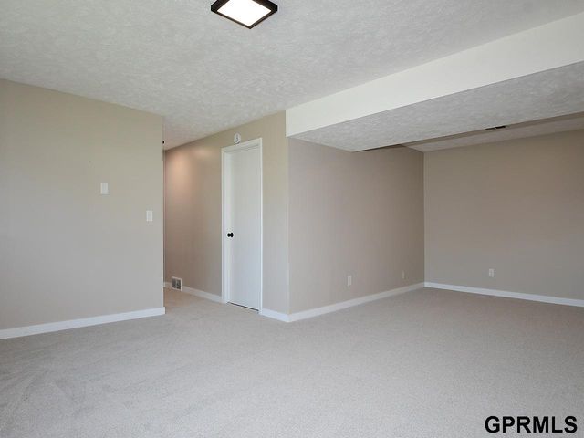 14935 L Street, Omaha, NE 68137