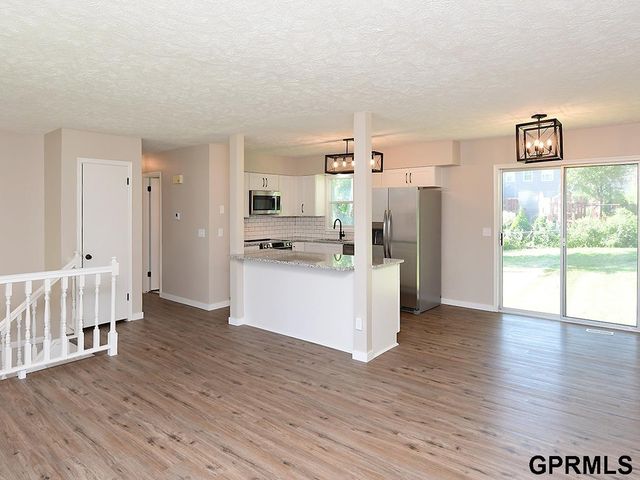 14935 L Street, Omaha, NE 68137