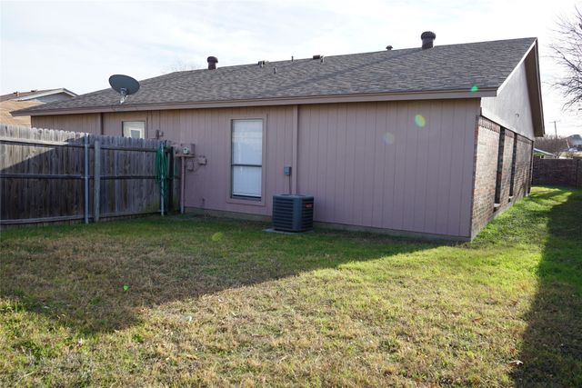 10266 Maverick Drive, Fort Worth, TX 76108