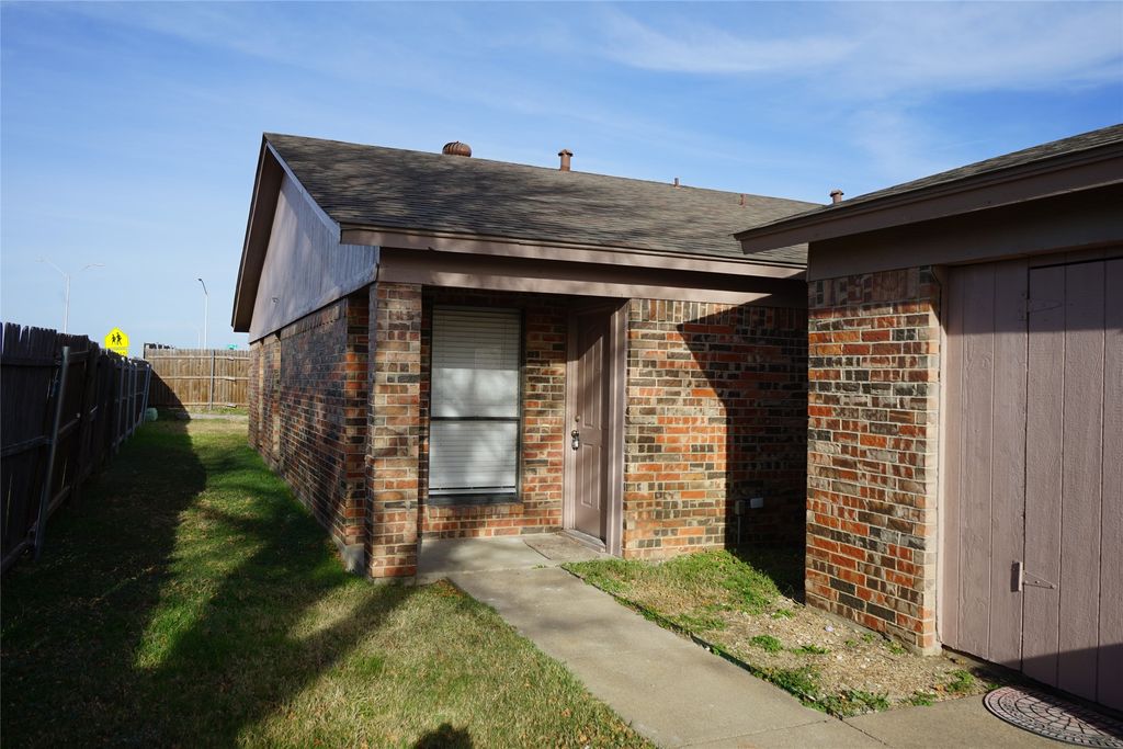 10266 Maverick Drive, Fort Worth, TX 76108