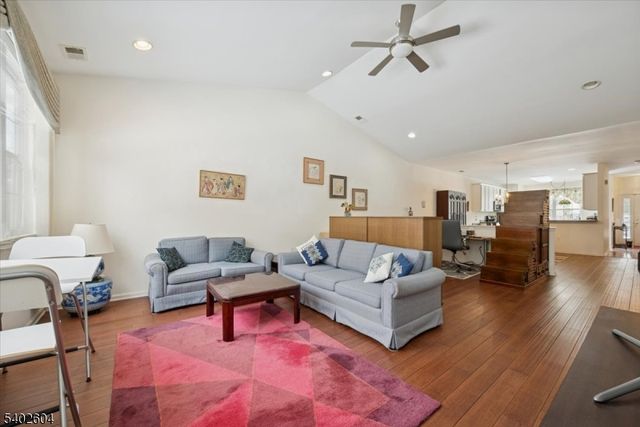 17 Ebersohl Cir, Readington Twp., NJ 08889