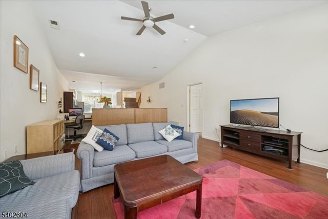 17 Ebersohl Cir, Readington Twp., NJ 08889