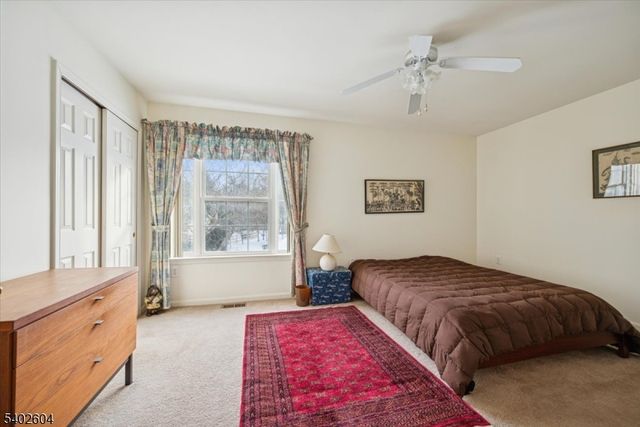 17 Ebersohl Cir, Readington Twp., NJ 08889