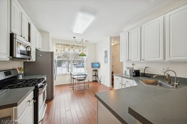 17 Ebersohl Cir, Readington Twp., NJ 08889