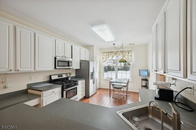 17 Ebersohl Cir, Readington Twp., NJ 08889