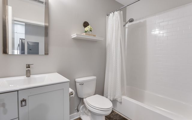 4118 N LINCOLN Avenue 302, Chicago, IL 60618