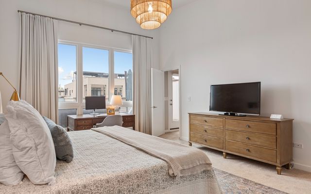4118 N LINCOLN Avenue 302, Chicago, IL 60618