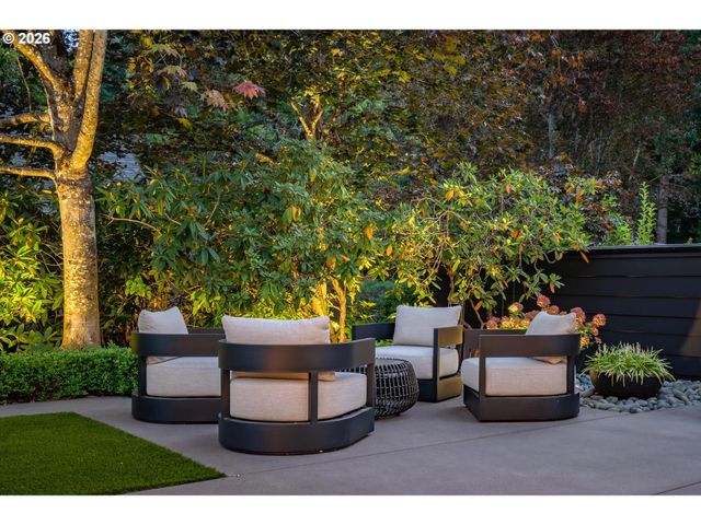 2878 Nw CUMBERLAND Rd, Portland, OR 97210