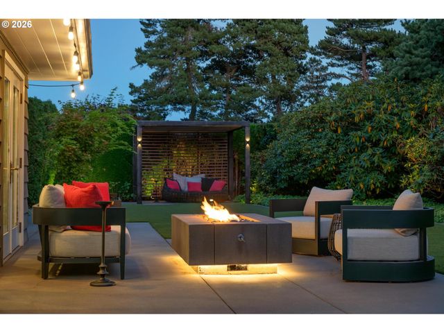 2878 Nw CUMBERLAND Rd, Portland, OR 97210