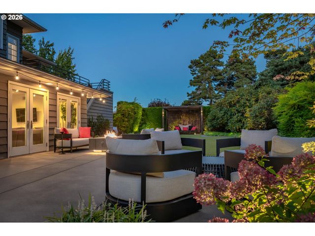 2878 Nw CUMBERLAND Rd, Portland, OR 97210