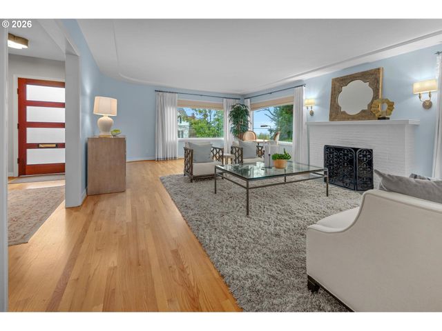 2878 Nw CUMBERLAND Rd, Portland, OR 97210