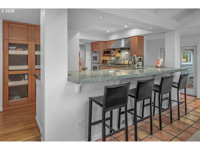 2878 Nw CUMBERLAND Rd, Portland, OR 97210