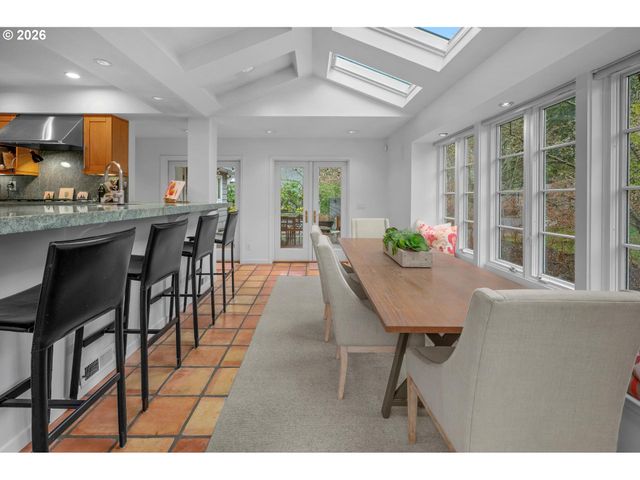 2878 Nw CUMBERLAND Rd, Portland, OR 97210