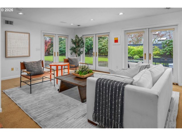 2878 Nw CUMBERLAND Rd, Portland, OR 97210