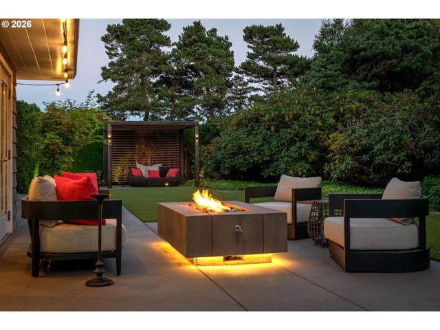 2878 Nw CUMBERLAND Rd, Portland, OR 97210