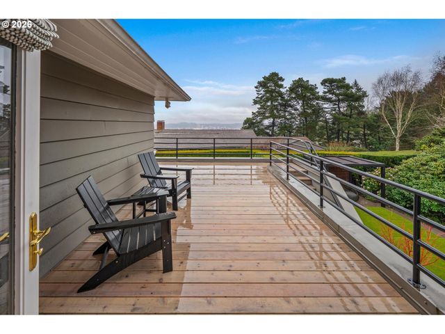 2878 Nw CUMBERLAND Rd, Portland, OR 97210