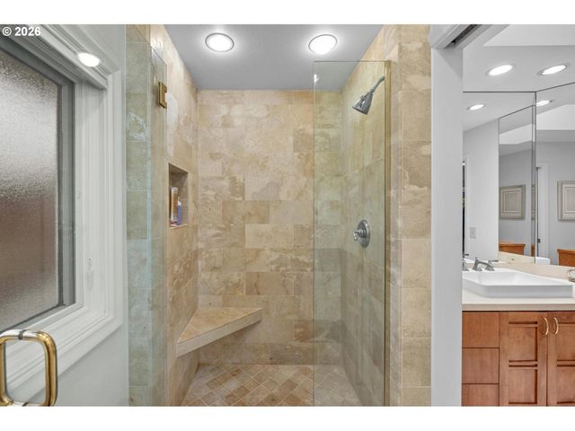 2878 Nw CUMBERLAND Rd, Portland, OR 97210