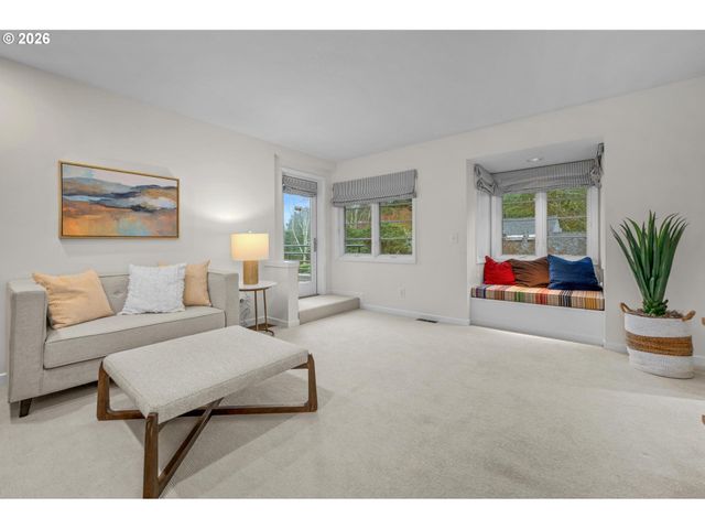 2878 Nw CUMBERLAND Rd, Portland, OR 97210