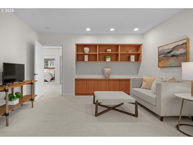 2878 Nw CUMBERLAND Rd, Portland, OR 97210