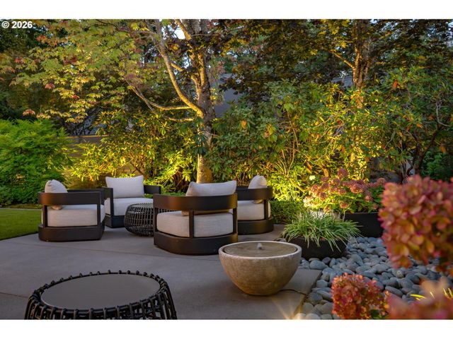 2878 Nw CUMBERLAND Rd, Portland, OR 97210