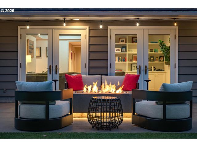 2878 Nw CUMBERLAND Rd, Portland, OR 97210