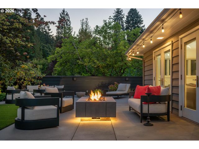 2878 Nw CUMBERLAND Rd, Portland, OR 97210