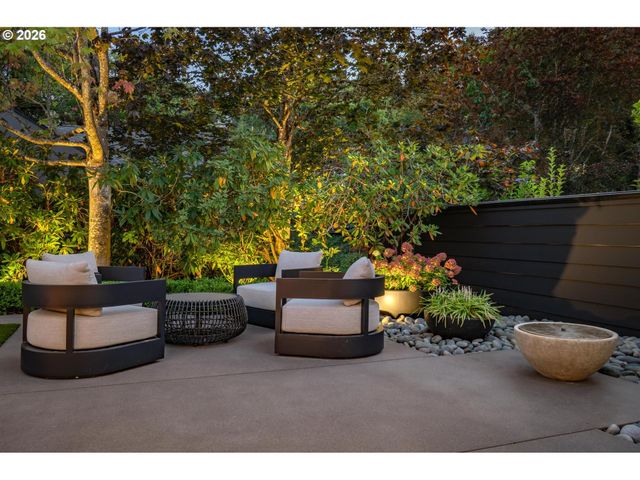 2878 Nw CUMBERLAND Rd, Portland, OR 97210