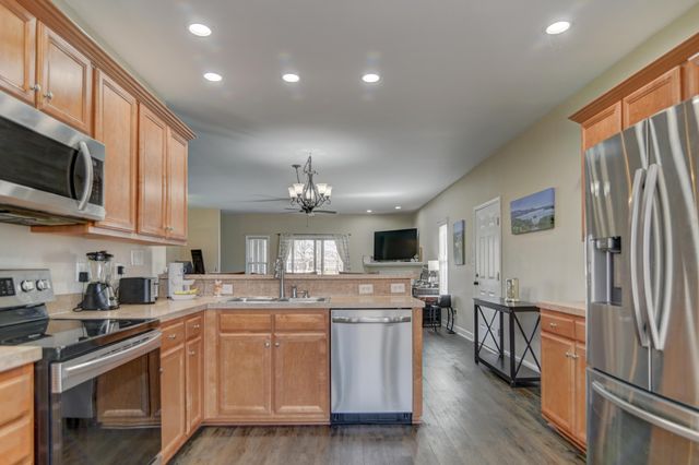 1052 8Th Fairway LN, Huddleston, VA 24104