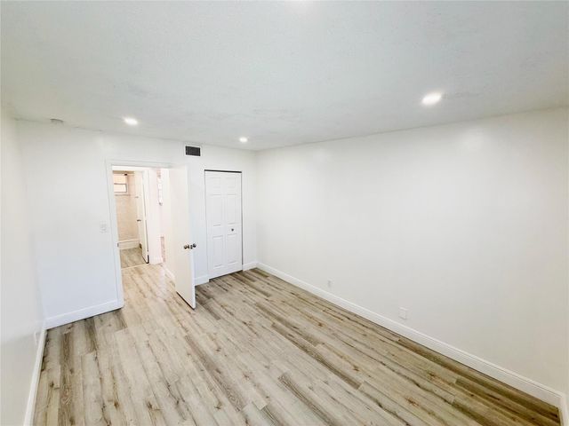 2710 Riverside Dr 201, Coral Springs, FL 33065