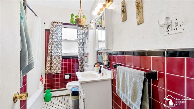 24431 Carlysle Street, Dearborn, MI 48124