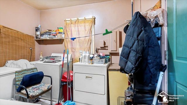 24431 Carlysle Street, Dearborn, MI 48124