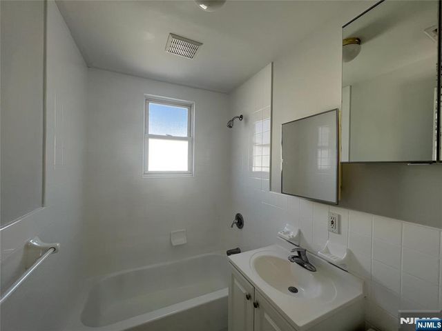43 S Willow Street 5, Montclair, NJ 07042