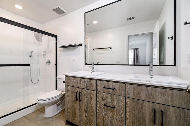 484 W Balsam Lane, Clovis, CA 93611