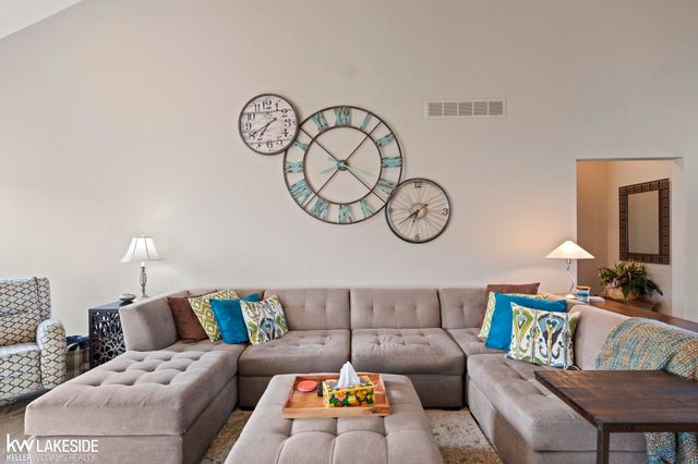 30520 Berghway Trail, Warren, MI 48092