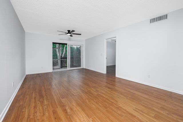 1421 NE 14th Court Q-19, Jensen Beach, FL 34957