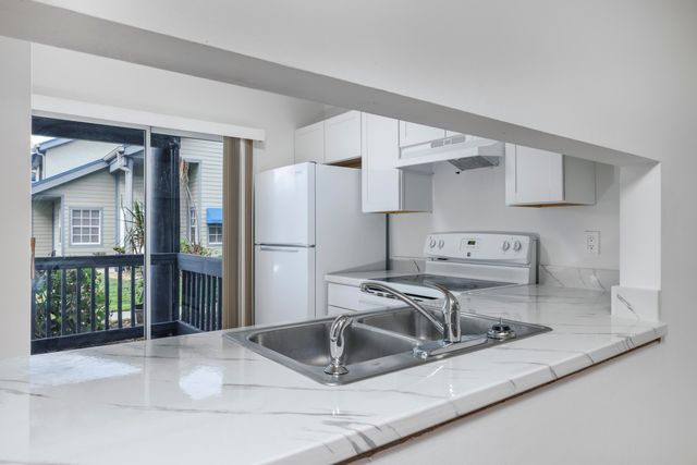 1421 NE 14th Court Q-19, Jensen Beach, FL 34957